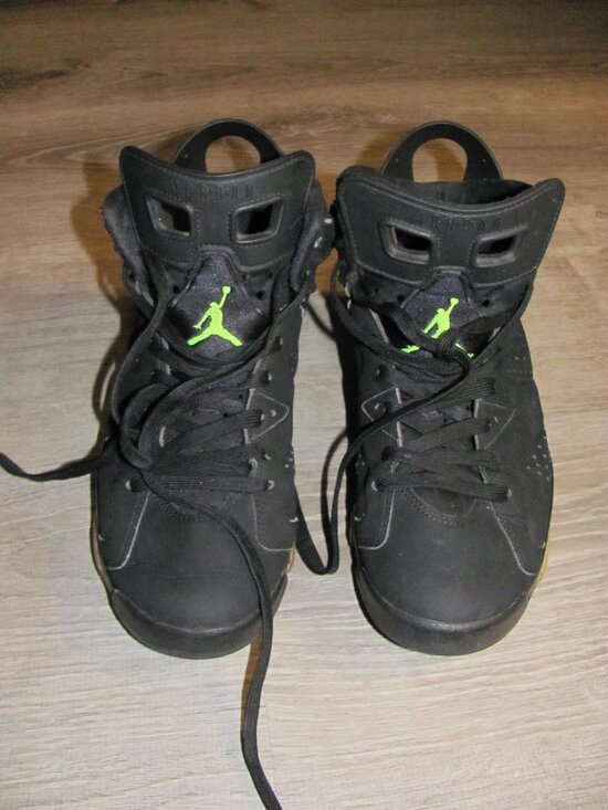 Nike Air Jordan 6 Retro Black Electric Green 2021 Midtop Sneakers Size 8 main image 5